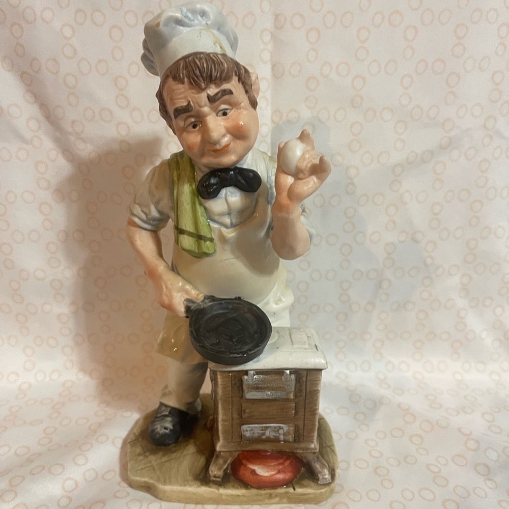 KIC JAPAN (KC) RARE VINTAGE CHEF PORCELAIN FIGURINE, BOTTOM READS COOK KE 3230